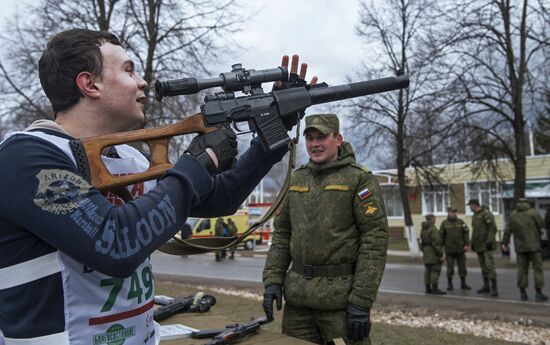 Defense Minister Shoigu opens "Hero Race" military athletic game season in Alabino