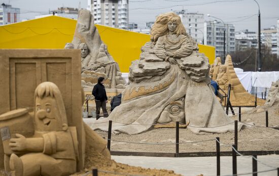 "The Masterpieces of World Literature" sand sculpture exhibition opens in Moscow