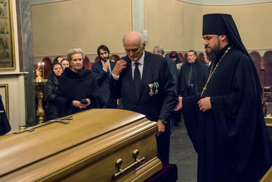 Remains of Grand Duke Nikolai Romanov Jr. and his wife delivered to Moscow for reburial