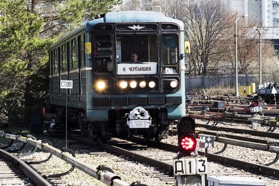 Moscow underground railway carriages' washing and disinfection system