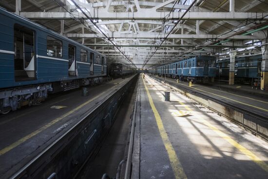 Moscow underground railway carriages' washing and disinfection system