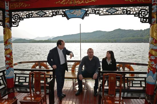 Dmitry Rogozin visits China