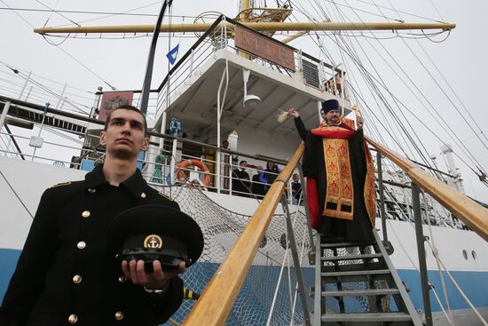 Send-off ceremony for Mir sailing ship's training voyage