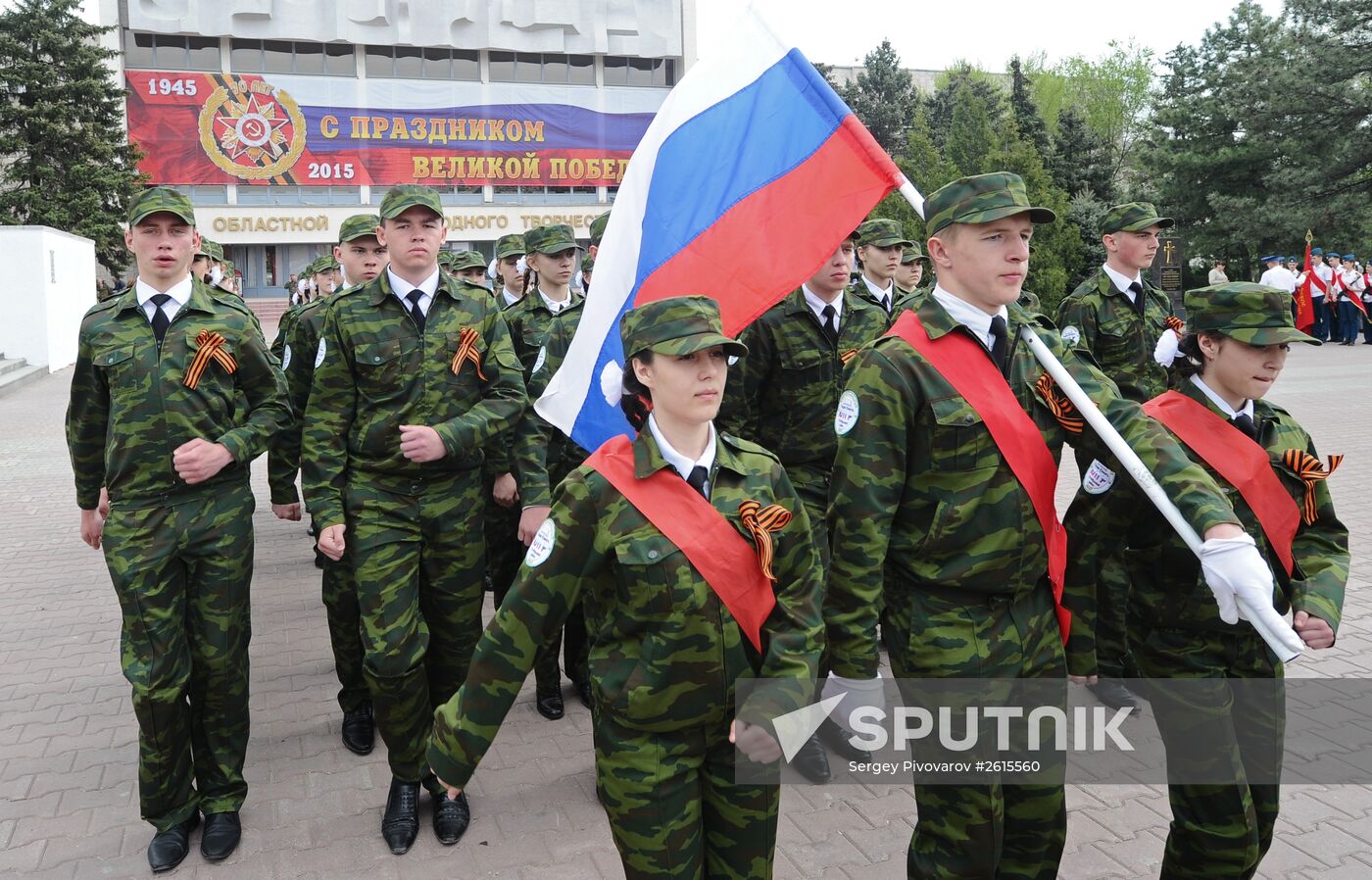 Review contest among young militaries in Rostov-on-Don