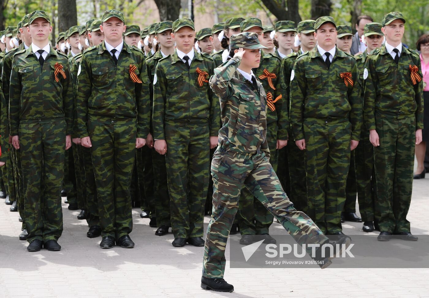 Review contest among young militaries in Rostov-on-Don