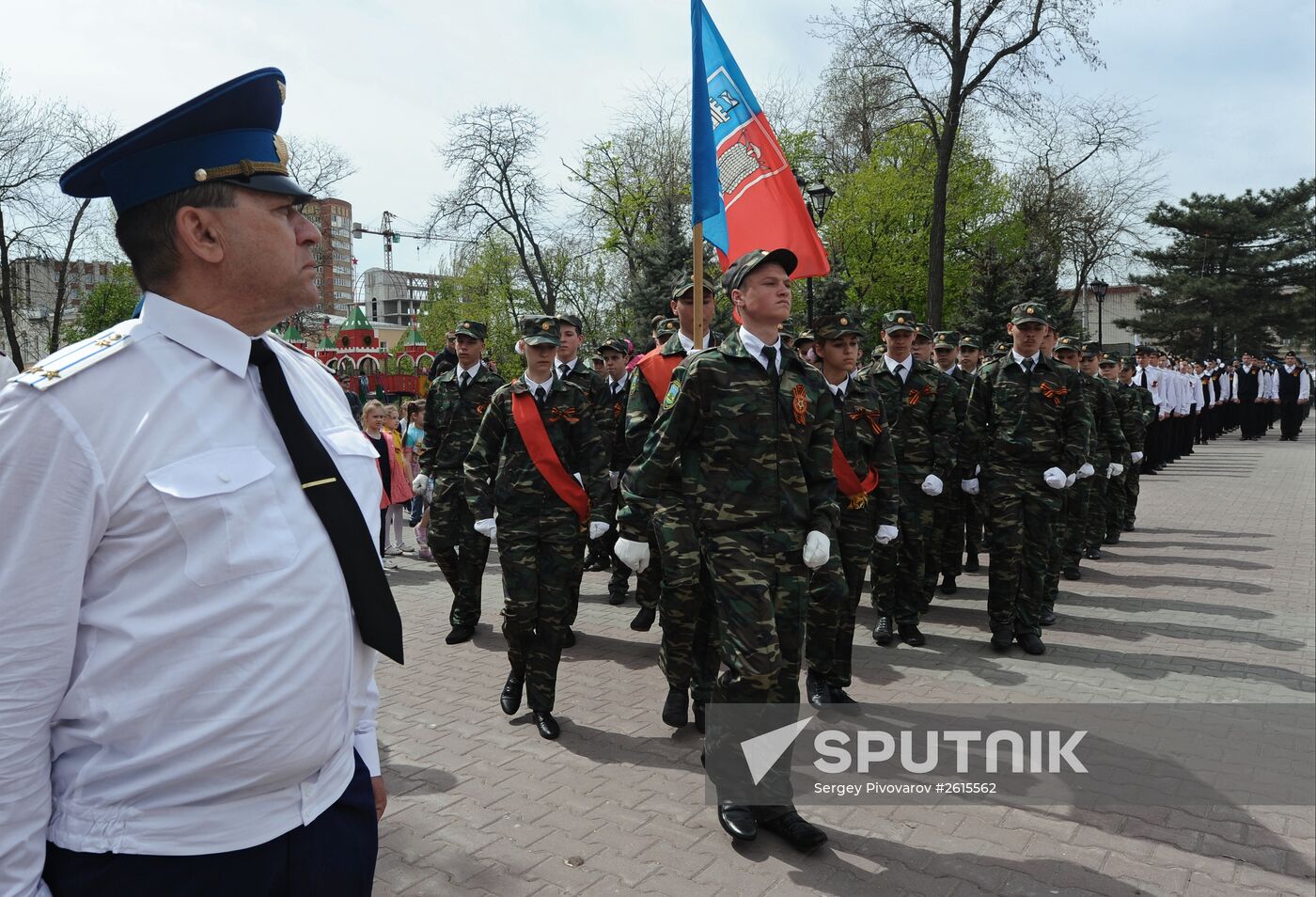 Review contest among young militaries in Rostov-on-Don
