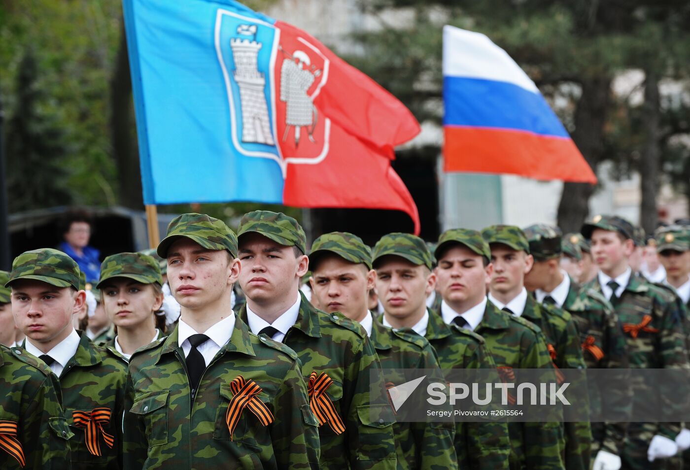 Review contest among young militaries in Rostov-on-Don