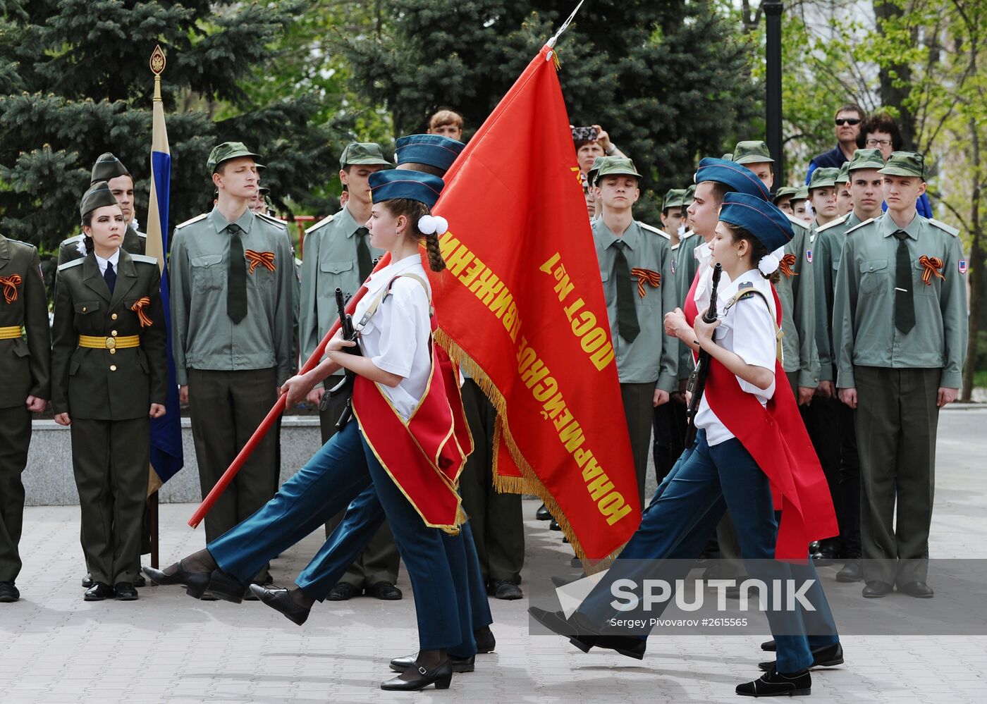 Review contest among young militaries in Rostov-on-Don