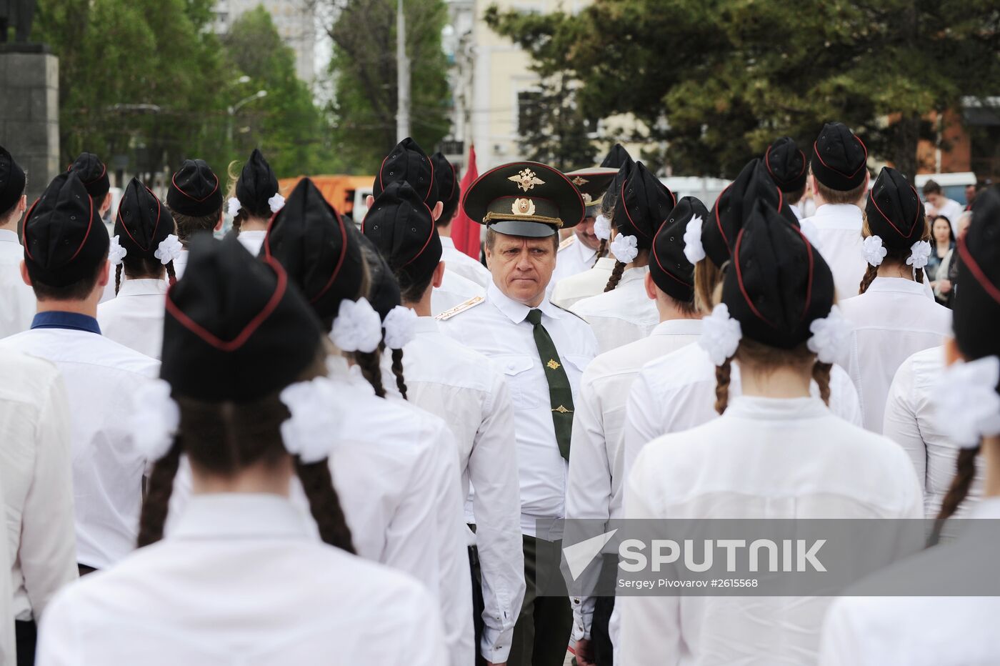 Review contest among young militaries in Rostov-on-Don