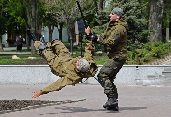 Review contest among young militaries in Rostov-on-Don