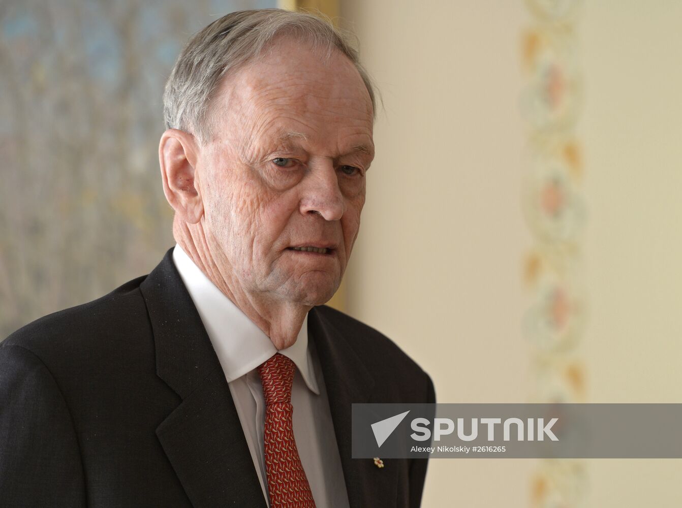 President Vladimir Putin meets with former Canadian Premier Jean Cretien