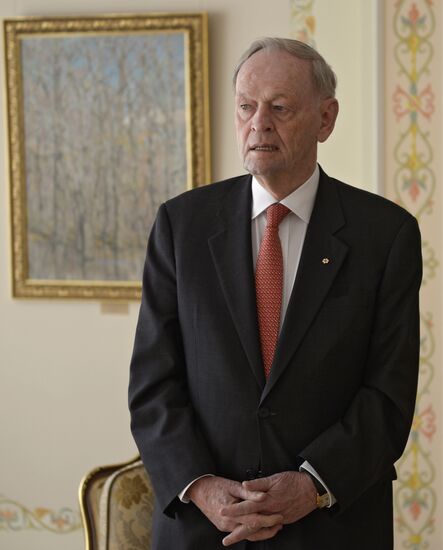President Vladimir Putin meets with former Canadian Premier Jean Cretien