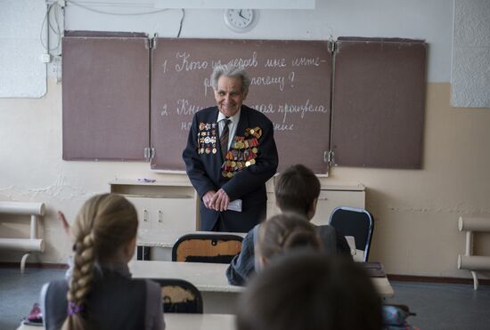 WWII veteran Aleksandr Chernyayev, a motor gunner