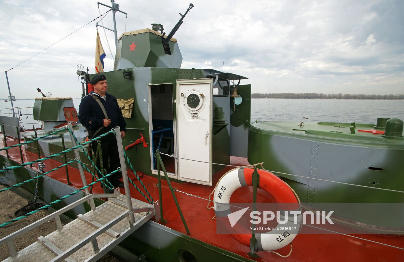 A BKA-73 armored speedboat / museum arrives in Samara