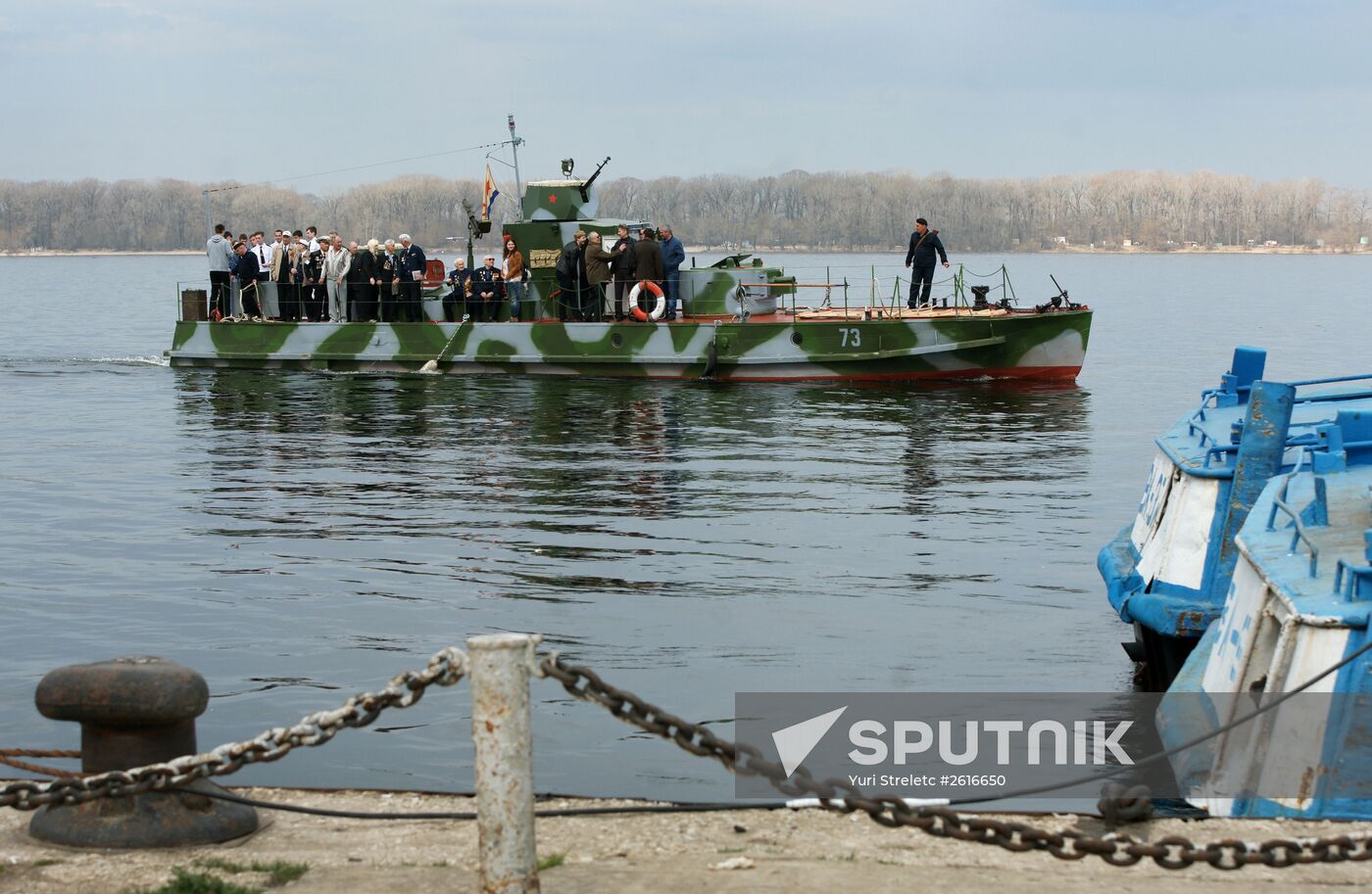 A BKA-73 armored speedboat / museum arrives in Samara