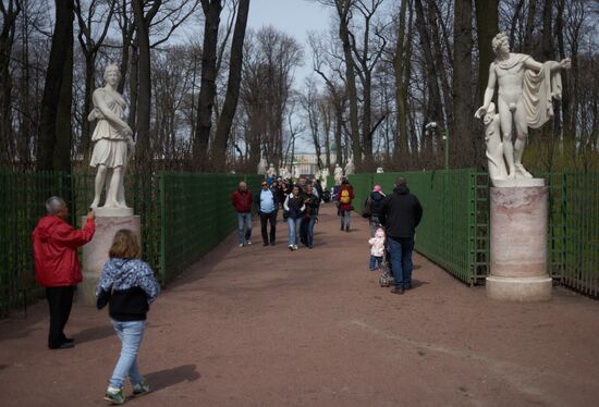 Summer Garden opens to visitors in St. Petersburg