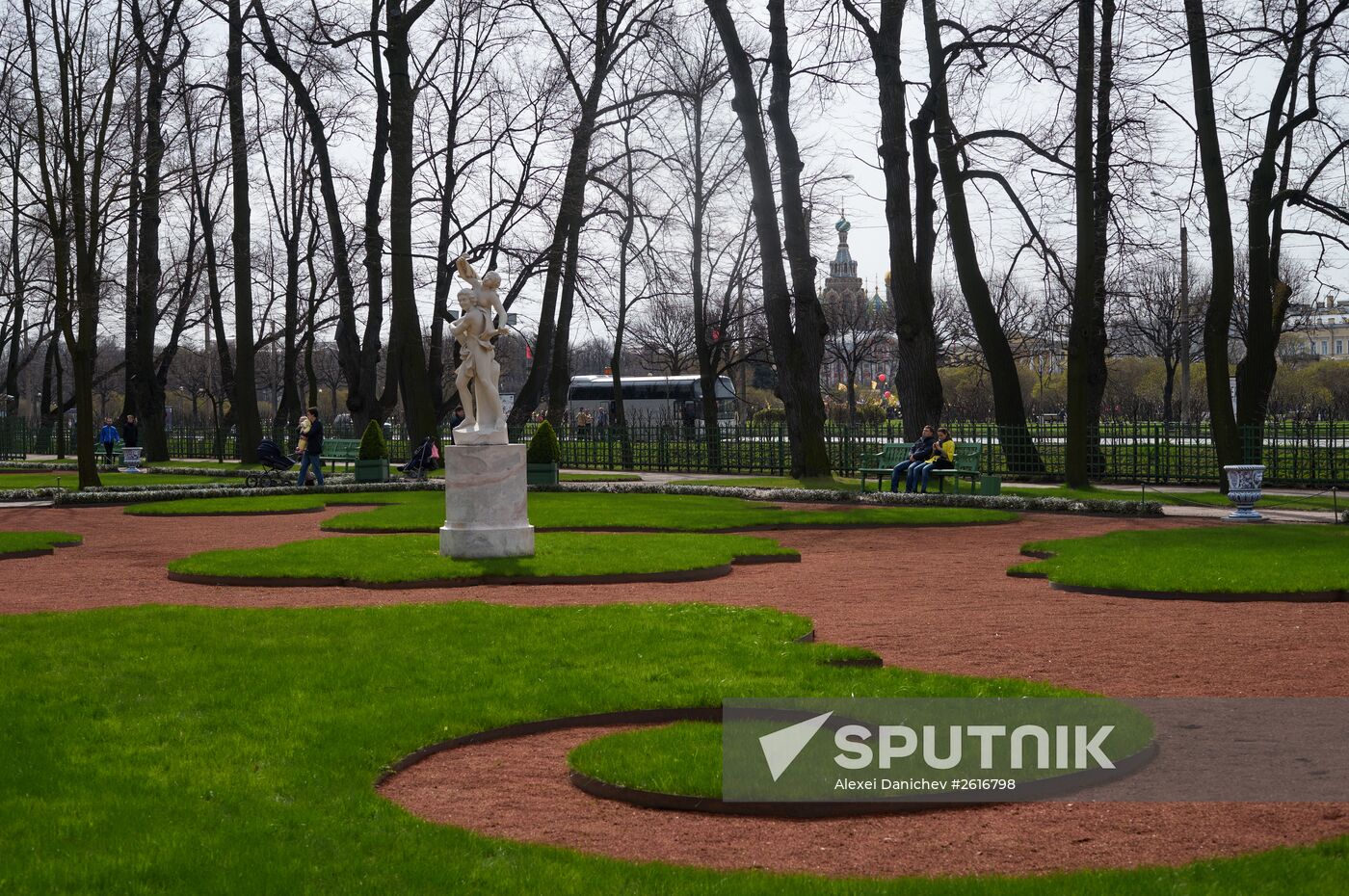 Summer Garden opens to visitors in St. Petersburg