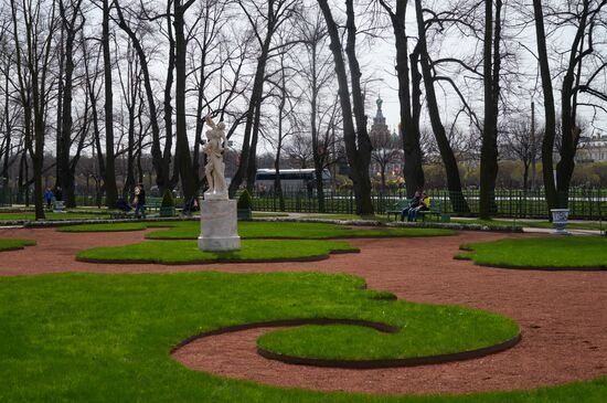 Summer Garden opens to visitors in St. Petersburg