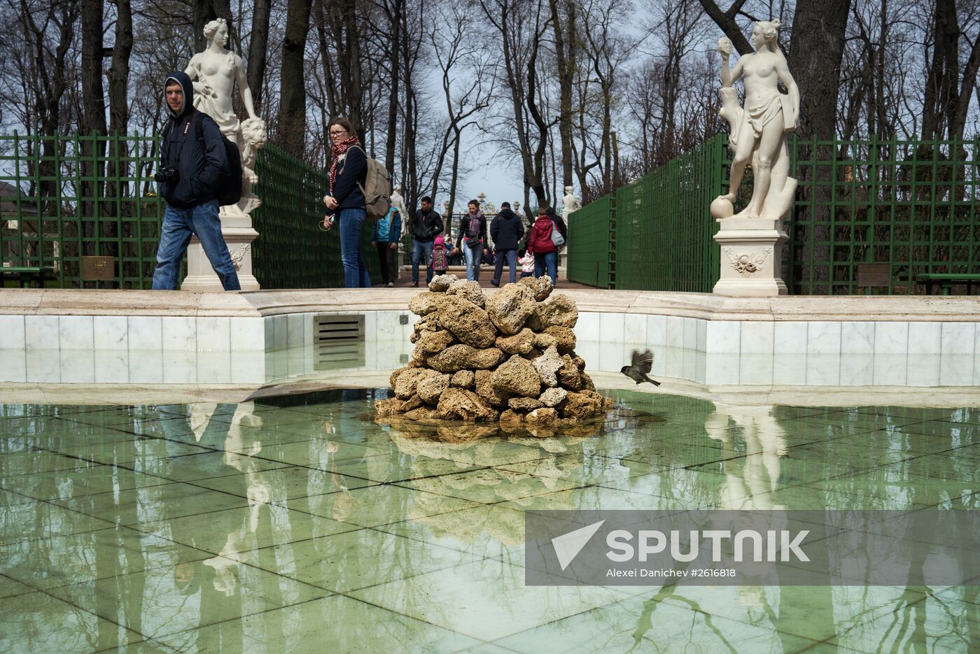 Summer Garden opens to visitors in St. Petersburg
