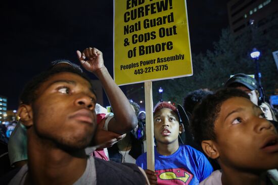 Protesters rally against violence of Baltimore police