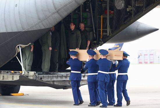 Last remains of Malaysian MH17 victims sent from Kharkiv to Netherlands