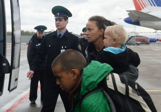 Russian Emergency Ministry aircraft evacuates citizens from Nepal