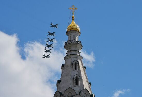 Moscow. Aircraft crews train for parade marking 70th anniversary of victory in the Great Patriotic War