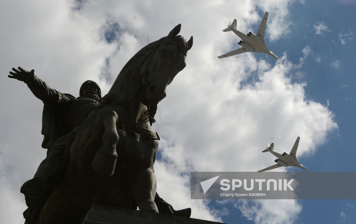 Moscow. Aircraft crews train for parade marking 70th anniversary of victory in the Great Patriotic War