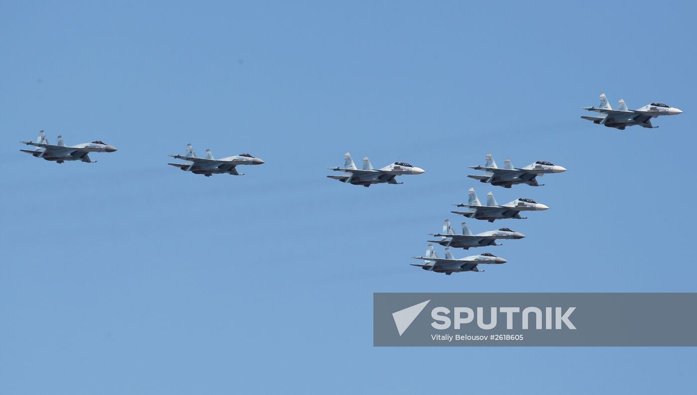 Moscow. Aircraft crews train for parade marking 70th anniversary of victory in the Great Patriotic War