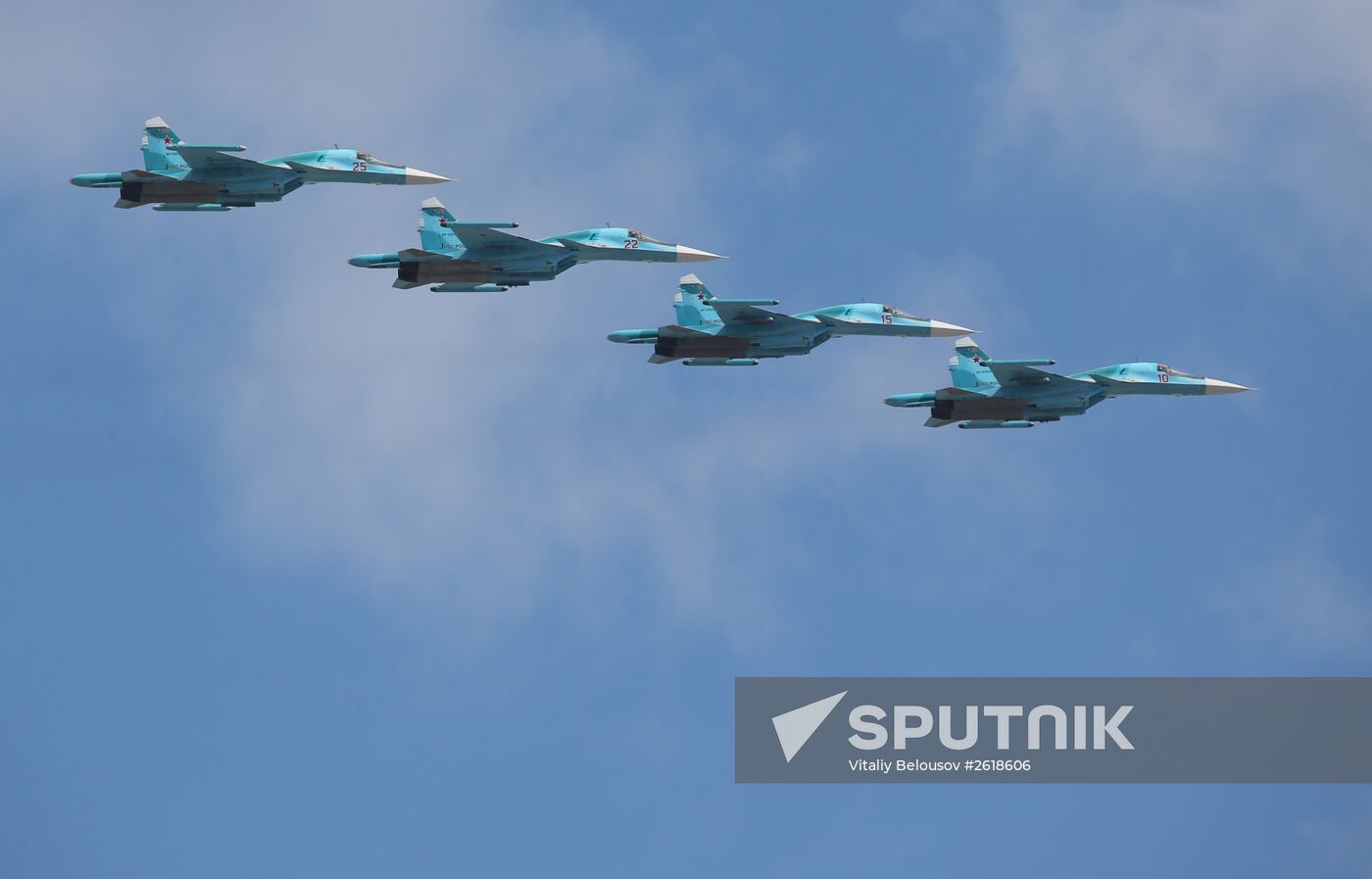 Moscow. Aircraft crews rehearse for parade to mark 70th anniversary of Victory in Great Patriotic War