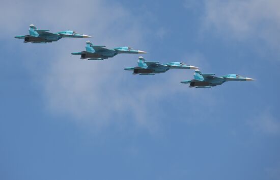 Moscow. Aircraft crews rehearse for parade to mark 70th anniversary of Victory in Great Patriotic War