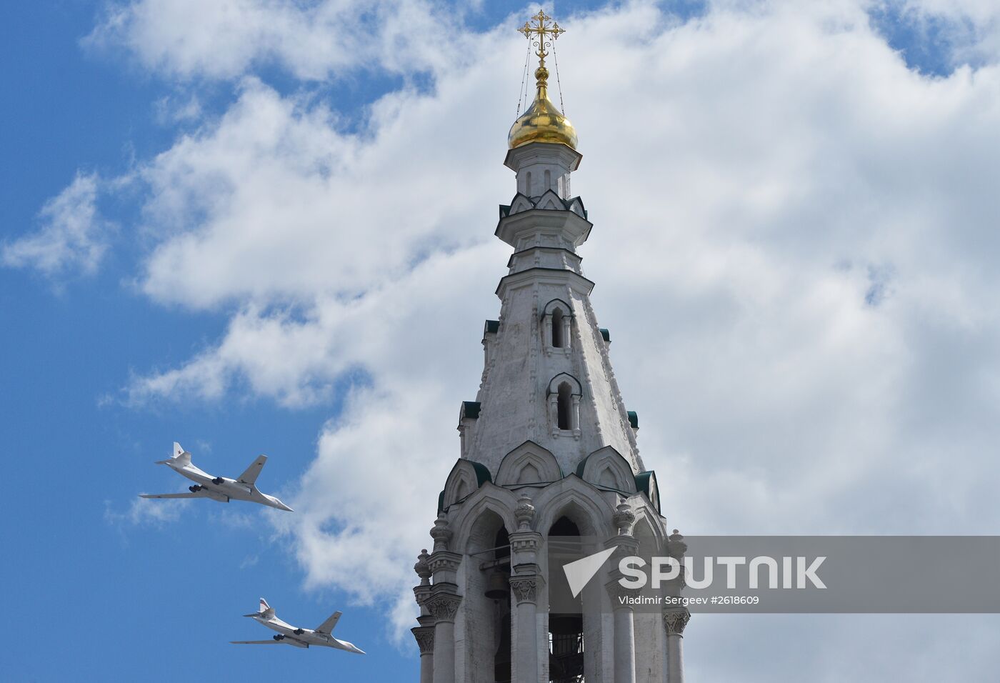 Moscow. Aircraft crews rehearse for parade to mark 70th anniversary of Victory in Great Patriotic War