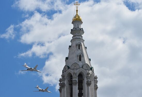 Moscow. Aircraft crews rehearse for parade to mark 70th anniversary of Victory in Great Patriotic War