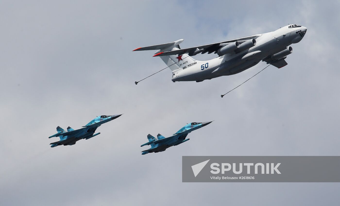Moscow. Aircraft crews rehearse for parade marking 70th anniversary of victory in the Great Patriotic War