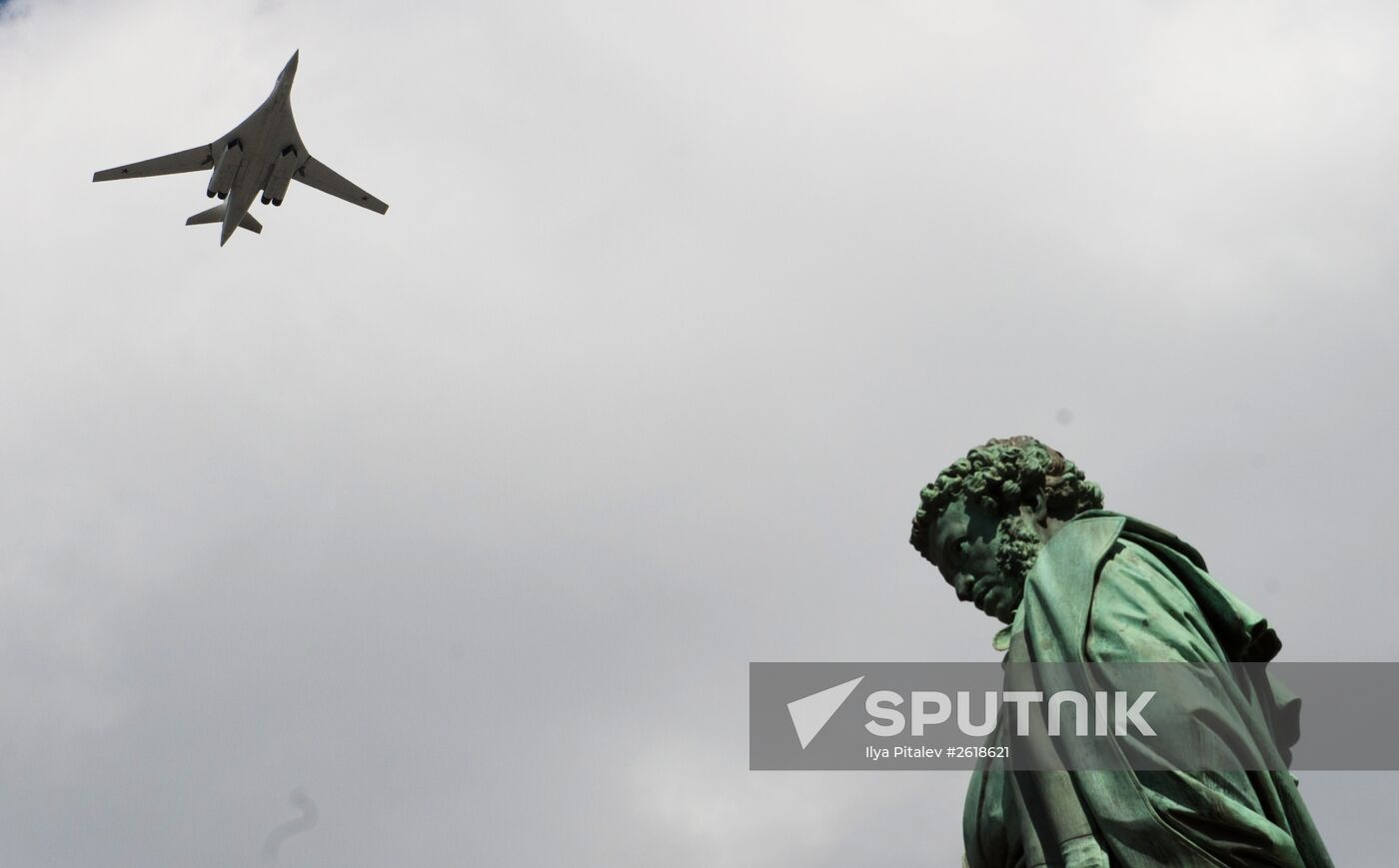 Tupolev Tu-160 aircraft at the rehearsal of the aerial part of the military parade to mark the 70th anniversary of Victory in the 1941-1945 Great Patriotic War. Location: Russia, Moscow. Author: Ilya Pitalev/Sputnik. Moscow. Aircraft crews rehearse for parade marking 70th anniversary of victory in the Great Patriotic War