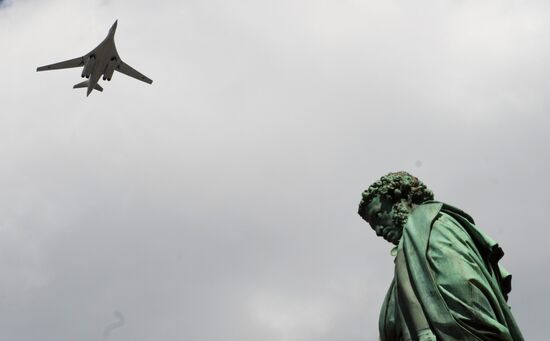 Moscow. Aircraft crews rehearse for parade marking 70th anniversary of victory in the Great Patriotic War