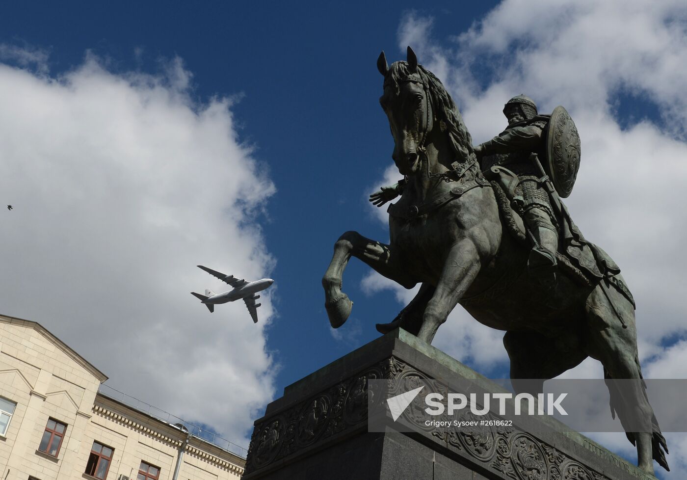 Moscow. Aircraft crews rehearse for parade marking 70th anniversary of victory in the Great Patriotic War