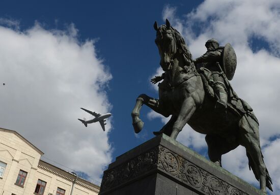 Moscow. Aircraft crews rehearse for parade marking 70th anniversary of victory in the Great Patriotic War