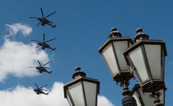 Moscow. Aircraft crews rehearse for parade marking 70th anniversary of victory in the Great Patriotic War