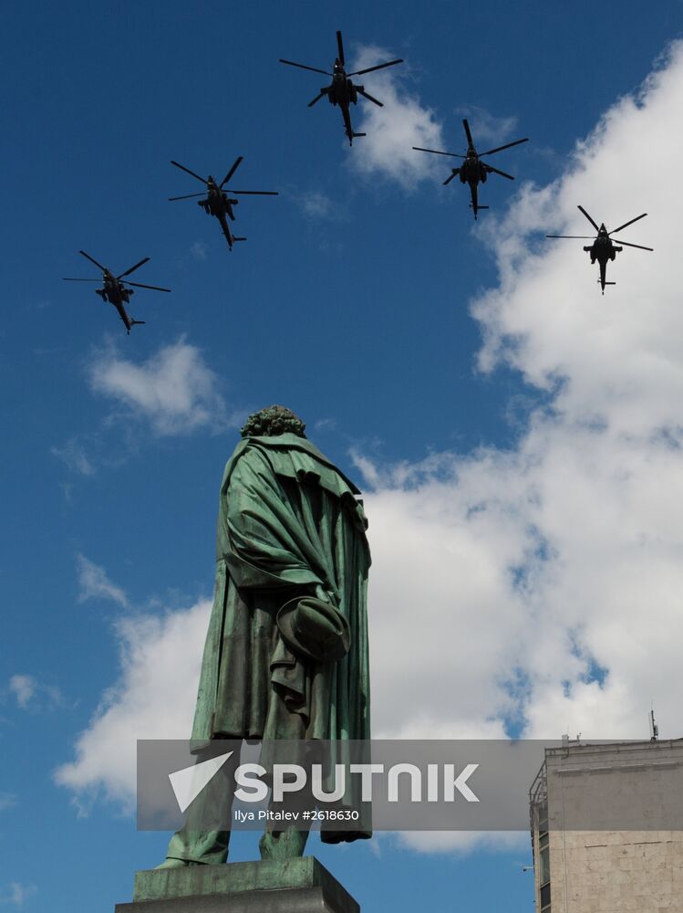 Moscow. Aircraft crews rehearse for parade marking 70th anniversary of victory in the Great Patriotic War