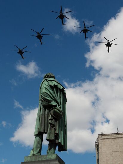 Moscow. Aircraft crews rehearse for parade marking 70th anniversary of victory in the Great Patriotic War