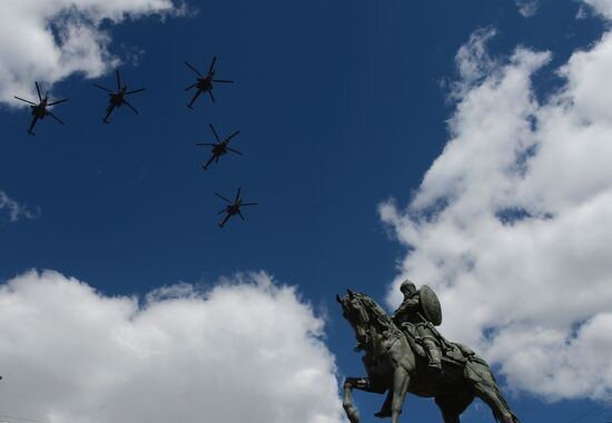 Moscow. Aircraft crews rehearse for parade marking 70th anniversary of victory in the Great Patriotic War
