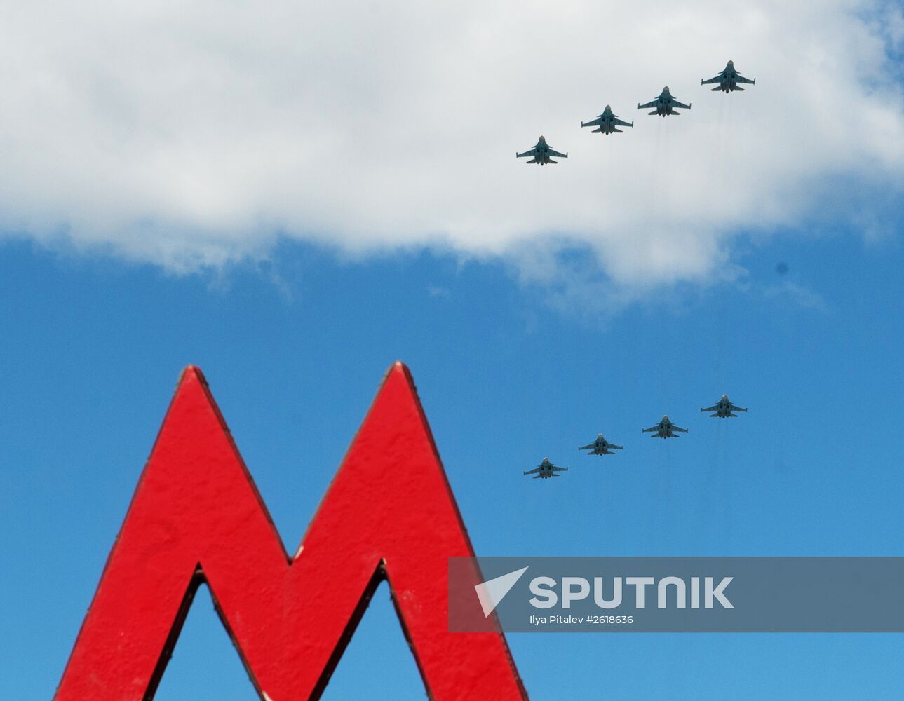 Moscow. Aircraft crews rehearse for parade marking 70th anniversary of victory in the Great Patriotic War