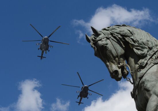 Moscow. Aircraft crews rehearse for parade marking 70th anniversary of victory in the Great Patriotic War