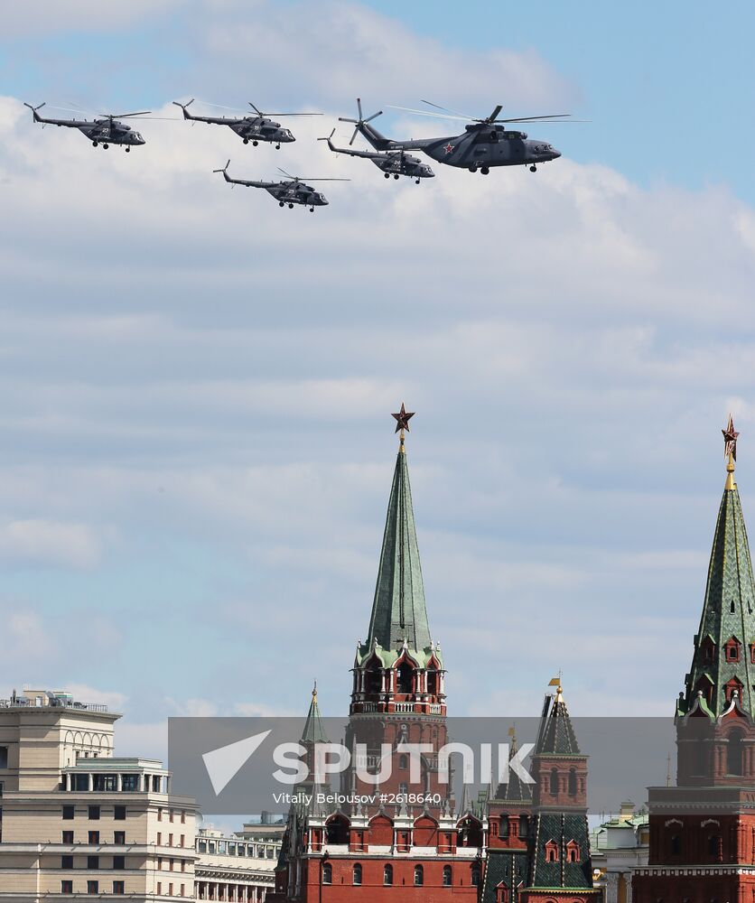 Moscow. Aircraft crews rehearse for parade marking 70th anniversary of victory in the Great Patriotic War