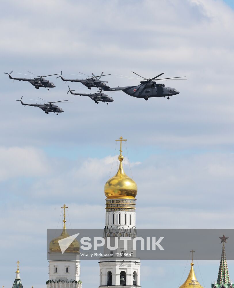 Moscow. Aircraft crews rehearse for parade marking 70th anniversary of victory in the Great Patriotic War