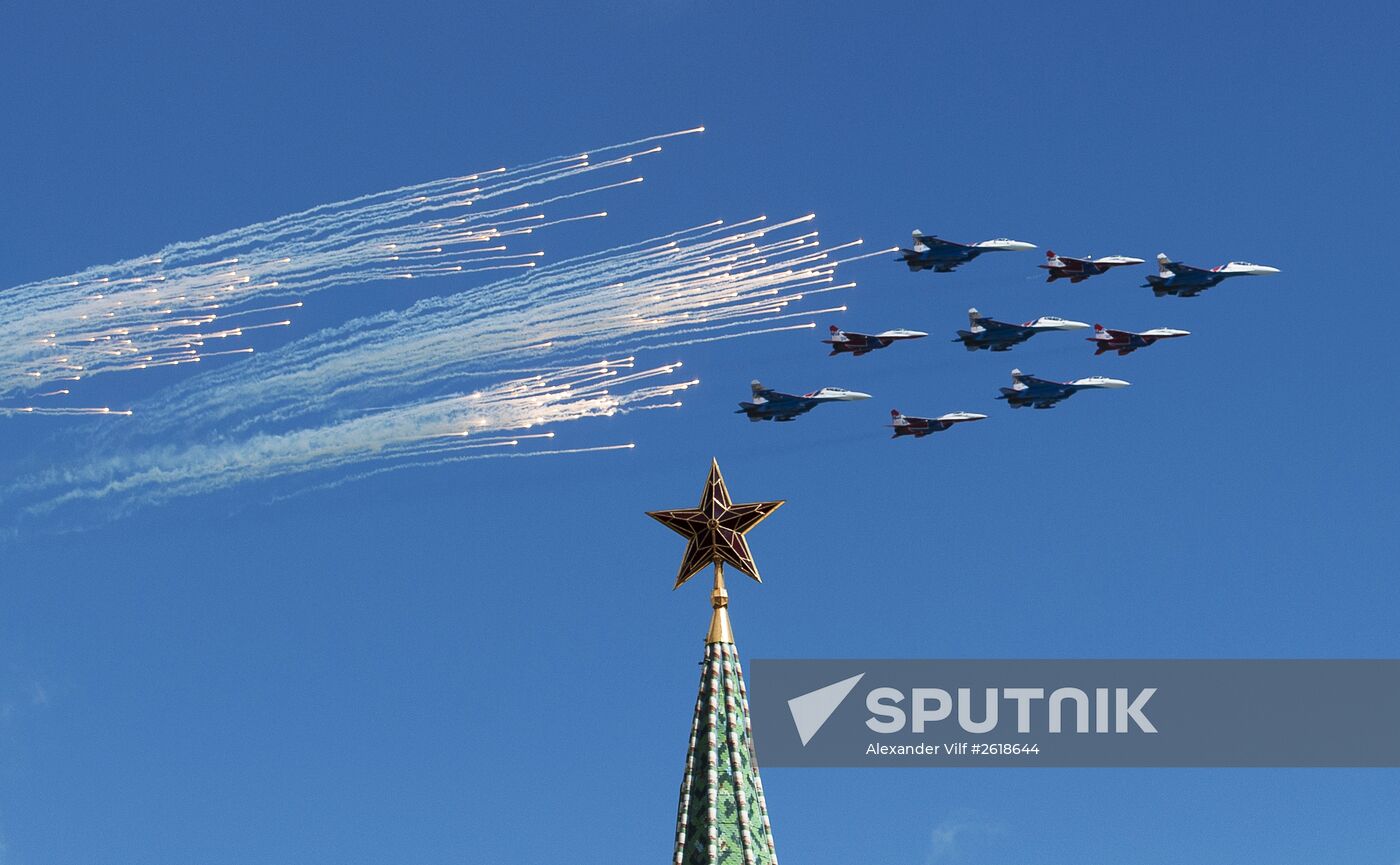 Moscow. Aircraft crews rehearse for parade marking 70th anniversary of victory in the Great Patriotic War