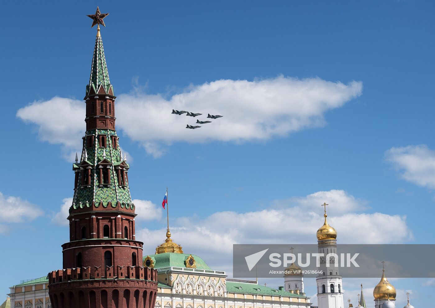 Moscow. Aircraft crews rehearse for parade marking 70th anniversary of victory in the Great Patriotic War