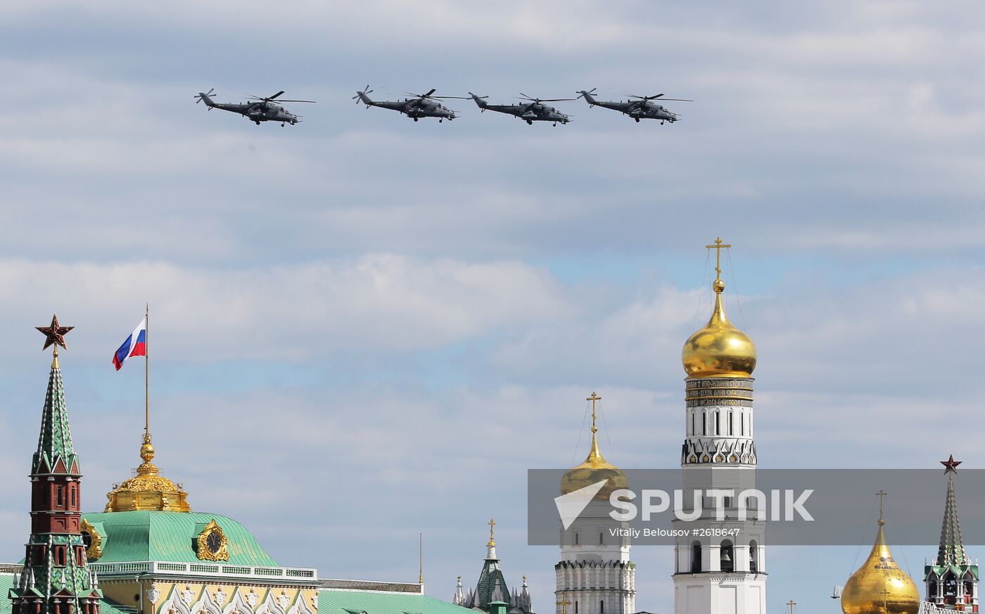 Moscow. Aircraft crews rehearse for parade marking 70th anniversary of victory in the Great Patriotic War