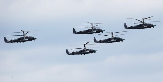 Moscow. Aircraft crews rehearse for parade marking 70th anniversary of victory in the Great Patriotic War
